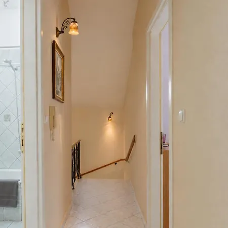 مكان تخييم House *