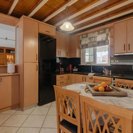 مكان تخييم House