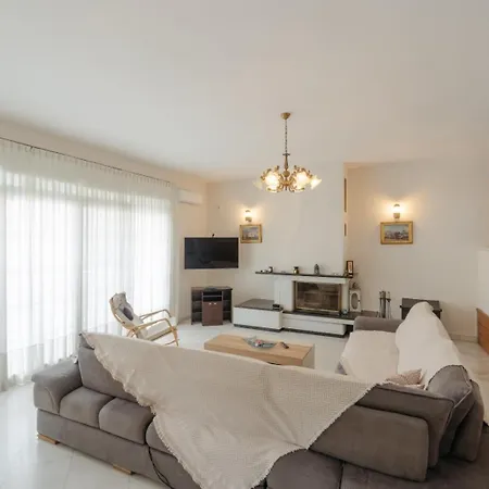 Κάμπινγκ House *